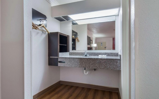 Motel 6 Marshall, TX