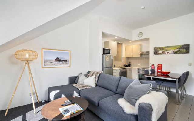 Lantern 1 Bedroom Balcony with Sweeping Mountain View