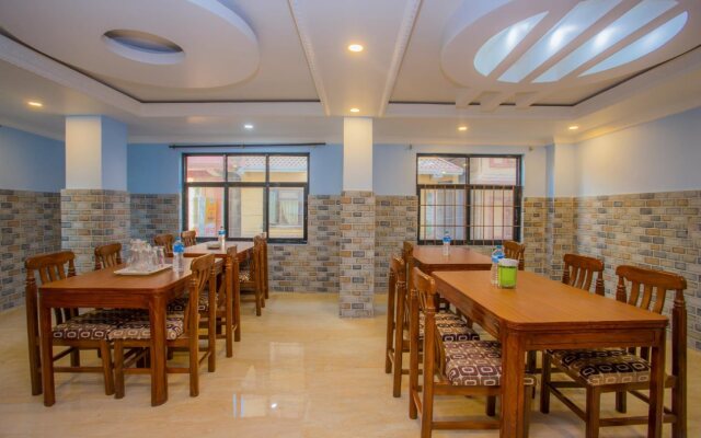 Oyo 273 Hotel Rara Palace