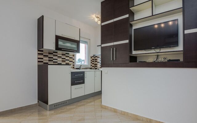 Awesome Home in Vir With 4 Bedrooms and Wifi