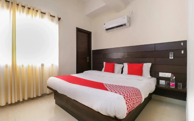 Hotel Red Ark by OYO Rooms