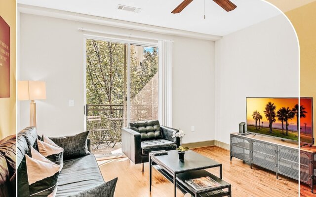 Downtown Midtown Apartments by NUOVO
