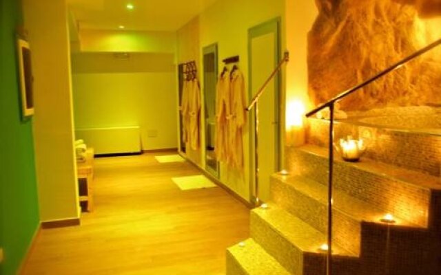 Tolfa Hotel
