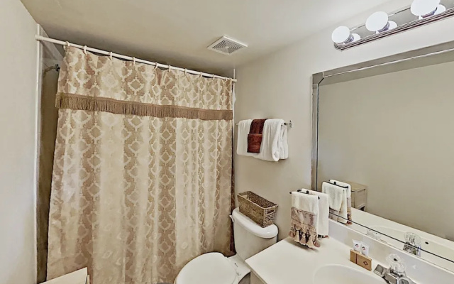 17754mil 2 Bedroom Condo