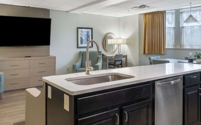 Cherry Tree Inn & Suites