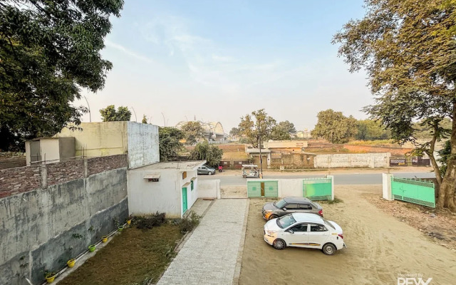 Raghuveer Sadan, Near Ram Mandir - 10 Min Walk