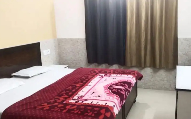 Goroomgo Kunj Residency Mathura