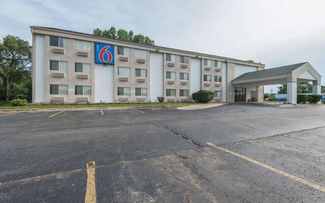 Motel 6 Lawrence, KS