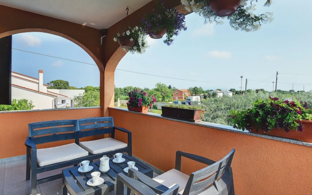 Detached 6 Bedroom House with Private Pool near Ližnjan