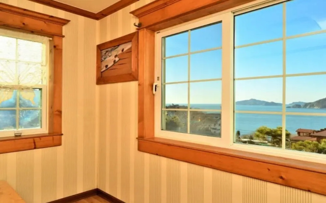 Geojedo Birds Hill Pension