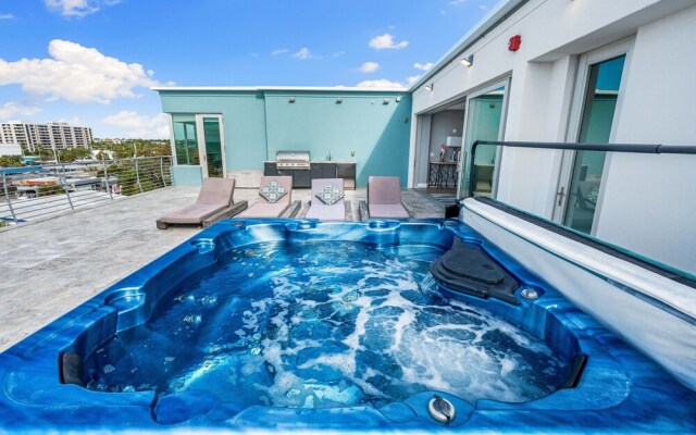 Beach House Residence by Beachside Mgmt