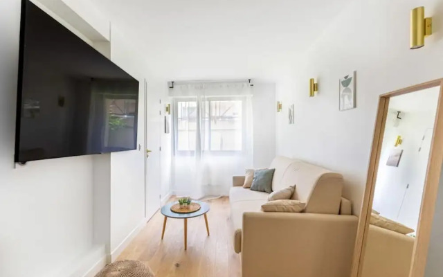 Lavie Maison Equipped Studio Chartrons