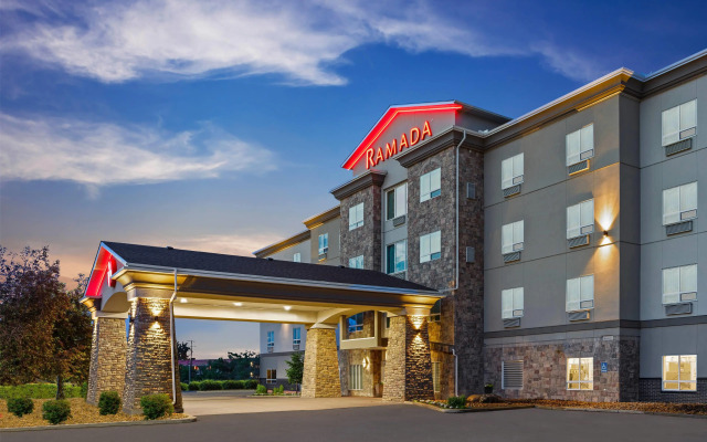 Ramada by Wyndham Drumheller Hotel & Suites