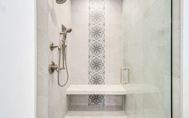 Luxury Serpent Lake Home w/ Gourmet Kitchen!