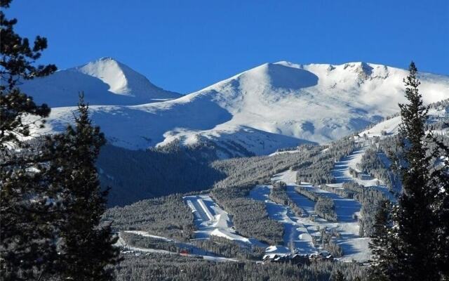 Rounds Retreat 4 Bedroom Home by RedAwning