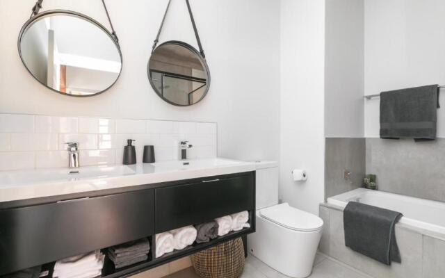 Trendy Melrose Apartment