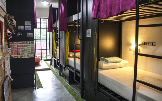 Roomies Boutique Bed & Breakfast - Hostel