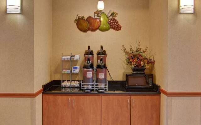 Quality Suites Near Cedar Creek Lake