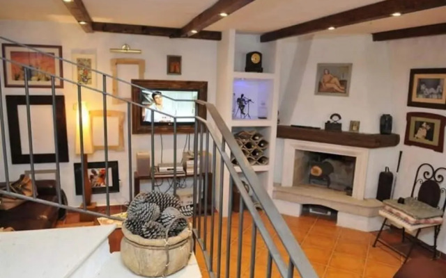 House Rilovic - Two Bedroom House With Swimming Pool and Jacuzzi