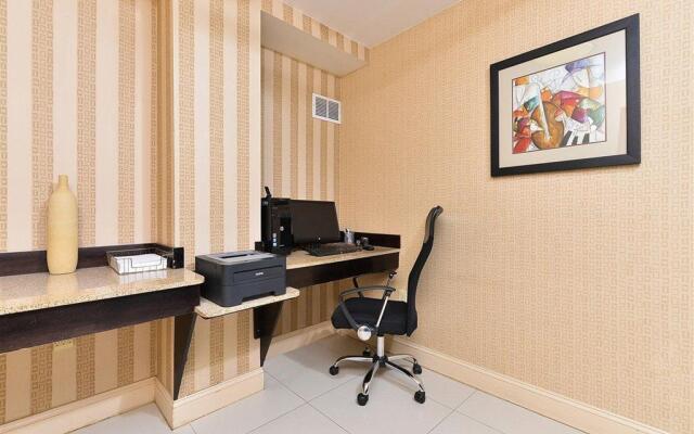 Quality Suites Tinton Falls