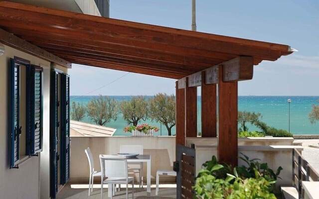 Dolce Mare 4 - Sea Front - Large Balcony - Sandy Beach
