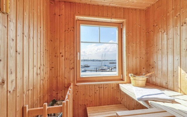 Weiße Strandvilla/56a O