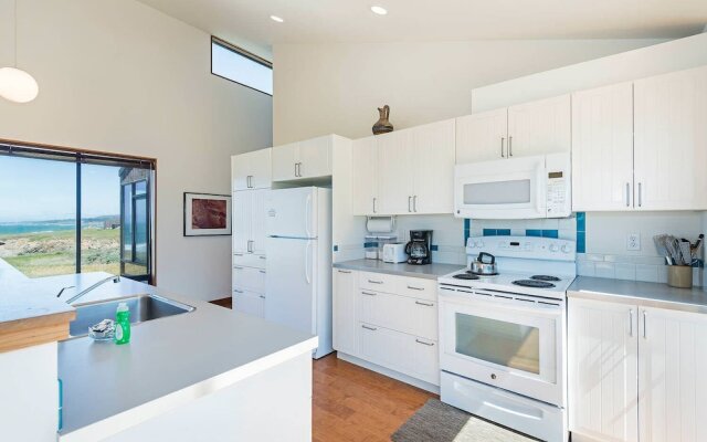 Haltwhistle West w/ Ocean Views!