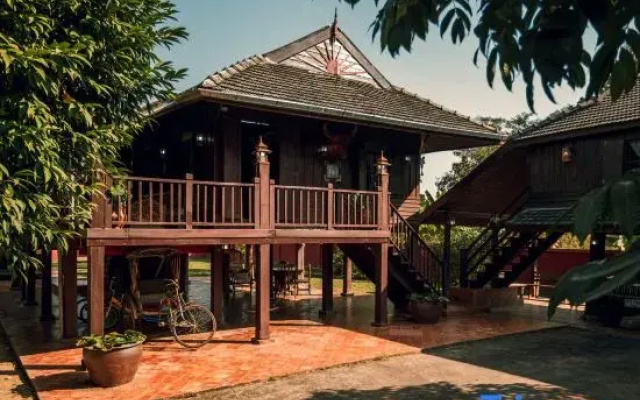 Kamolchanok House & Gallery