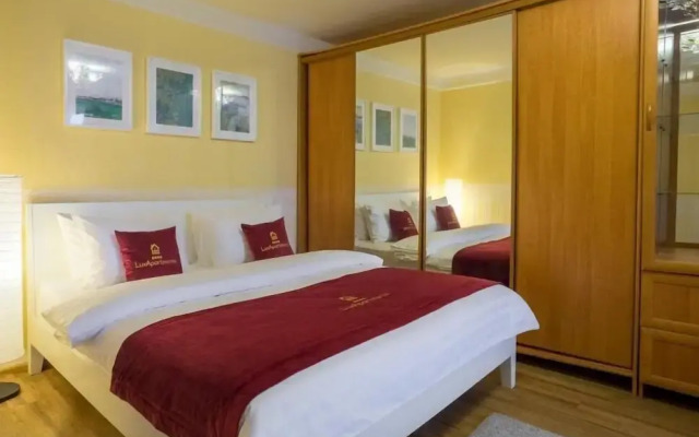 Lux-Apartments Malaya Pirogovskaya 23