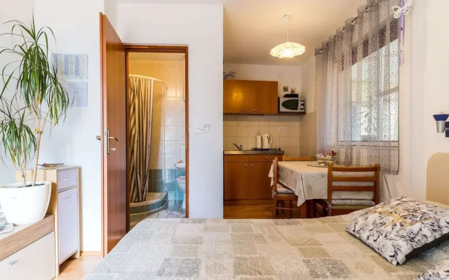 Studio Maro - Studio Apartment With Terrace