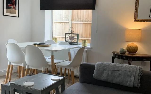 Allure Watford Apartment