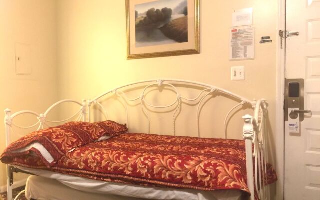 Hotel Charlee Villas by the Beach