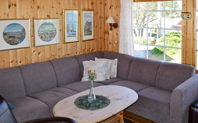 3 Person Holiday Home in Henningsvaer-by Traum