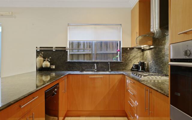 HomeHotel 4 Bedroom & Homeoffice with Nice Pool