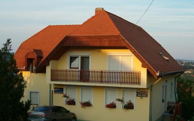 Hvz Yellow Apartmenthouse