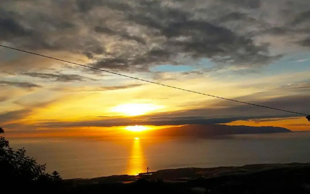 Ocean View Suite Close to Beach with Pool & WiFi