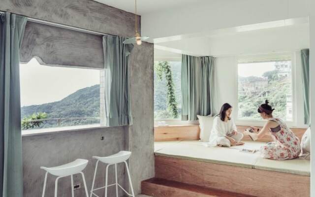 OwlStay Jiufen Green Ray