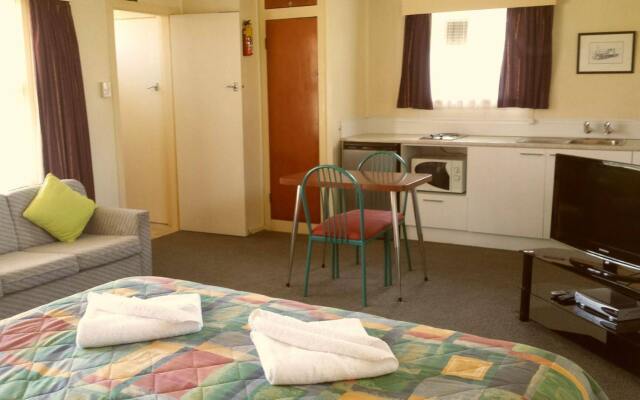 Lantern Court Motel