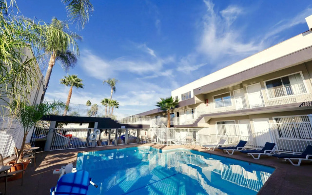 The Sojourn Los Angeles - Sherman Oaks