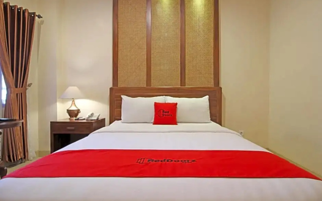 RedDoorz Premium At The Garden Suites Solo