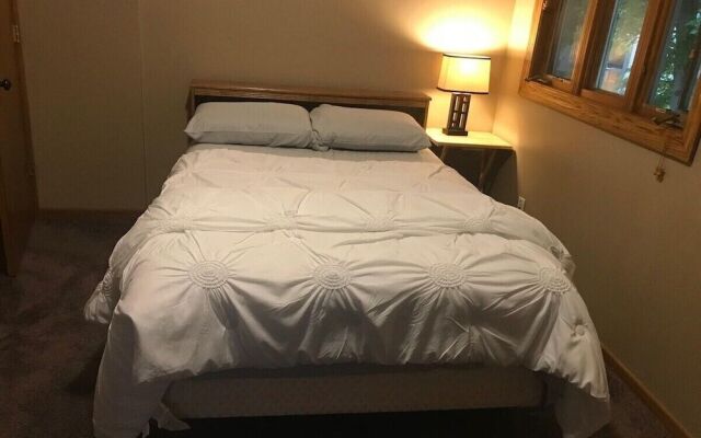 Updated and Cozy 2-bedroom in Rochester