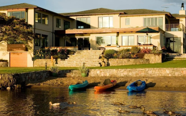 Nicara Lakeside Lodge