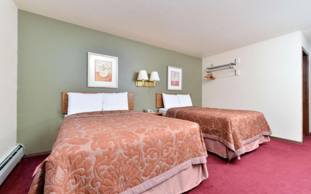 Love Hotels Staples by OYO at HWY 10 MN