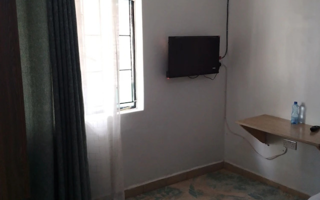 White House Lounge & Guest House