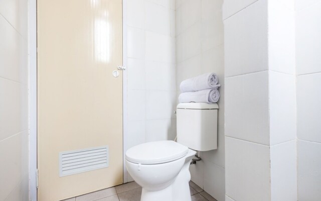 OYO 1598 Feby Inn Near RS Gandaria