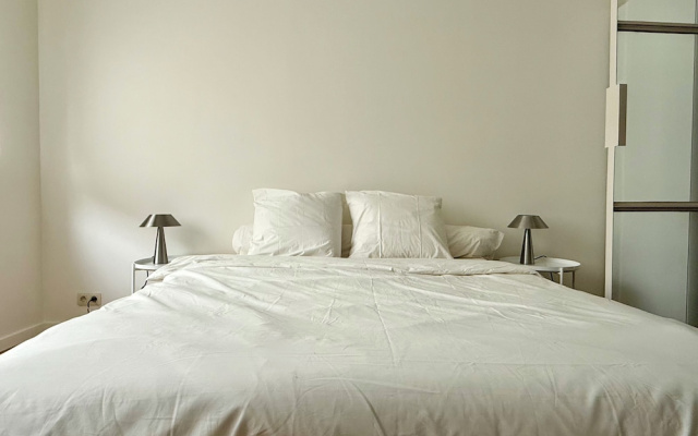 2 bedrooms - baby crib & furnished