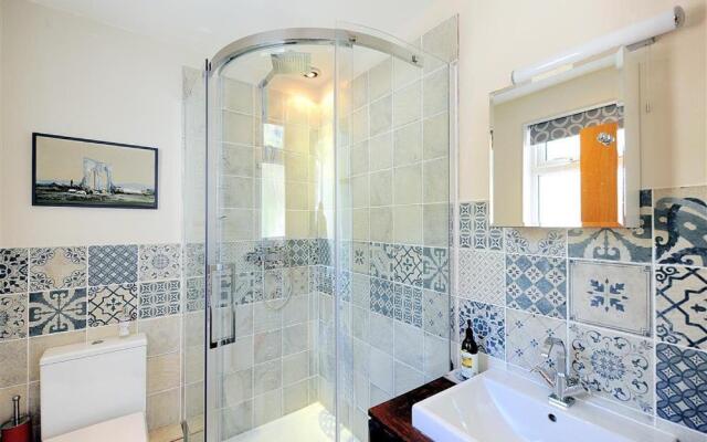 2 Harbour Heights