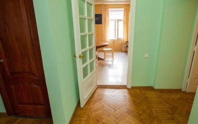 Noviy Arbat Hotel