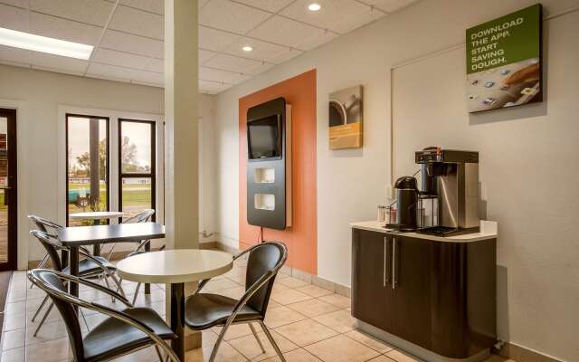 Motel 6 Albert Lea, MN