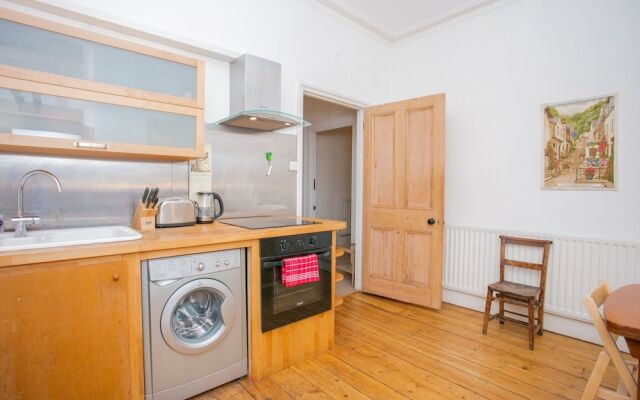 3 Bedroom Flat In Highbury